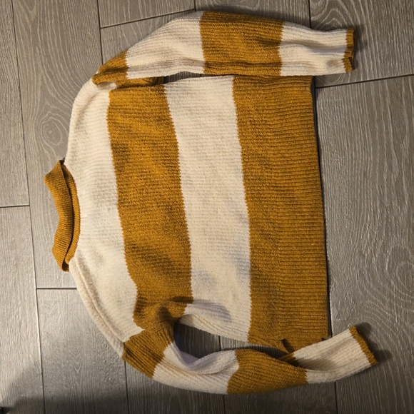 Sweater - Picture 2 of 2